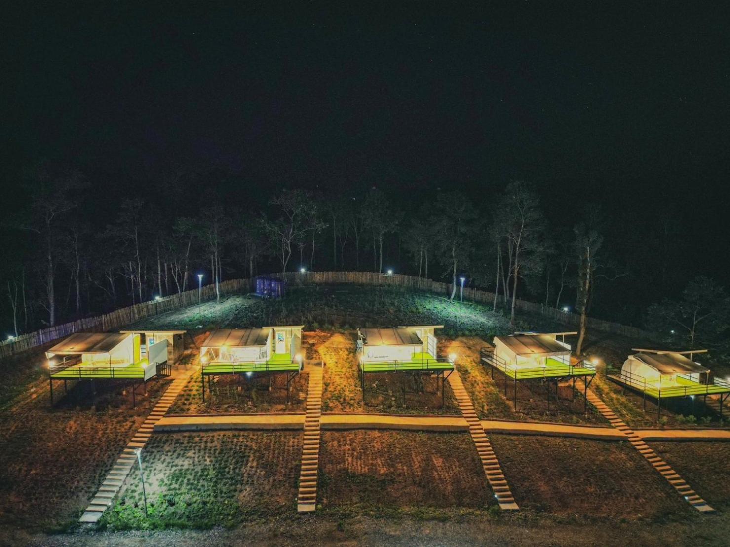 สวนไร่รุ่งอรุณ Suan Rai Rungarun Luxury tent *
