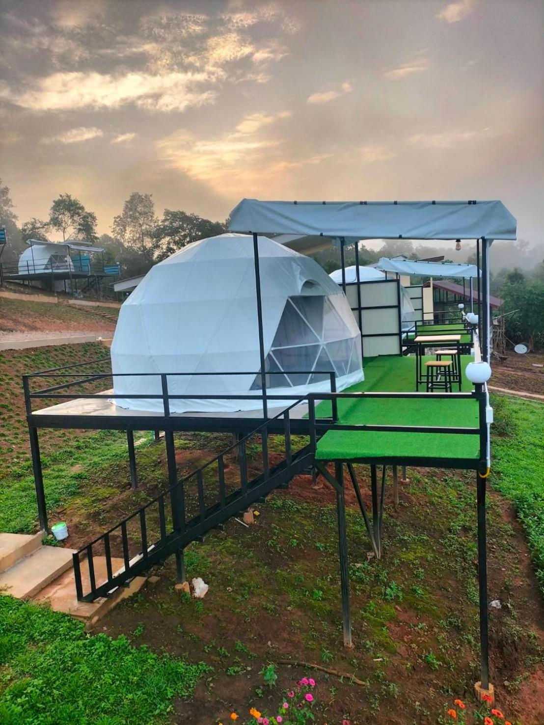Luxury tent สวนไร่รุ่งอรุณ Suan Rai Rungarun Ban Na Pa Paek
